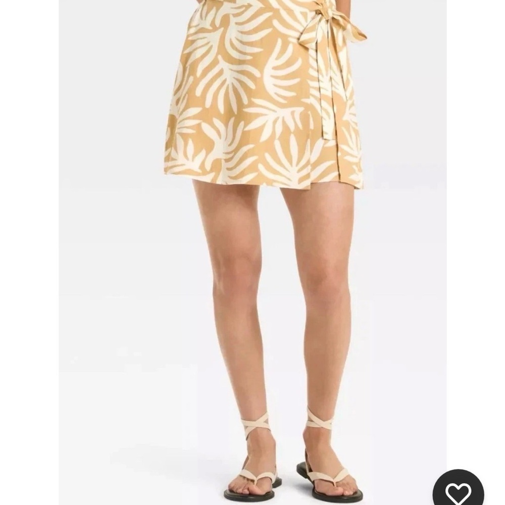 Women's Mini A-line Tie Skirt Faux Wrap Tan Leaf Print - A New Day EUC